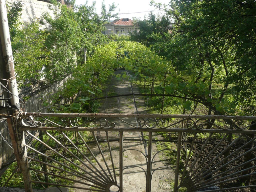 Gvirilas Sakhli Guest House Khashuri エクステリア 写真
